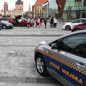 Eko-radiowóz wśród elity elektrycznych aut